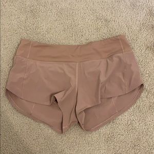lululemon speed it up 2.5” shorts in mauve size 6